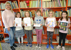 Laureaci konkursu wraz z opiekunem - panią Anią Kamińską.