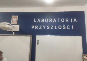 nowy napis na ścianie w pracowni 103 - Laboratoria przyszłości