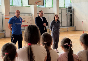 Wręczenie nagród przez pana Dyrektora.