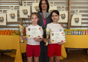 Organizator spotkania - pani Karina ze swoimi pomocnikami..